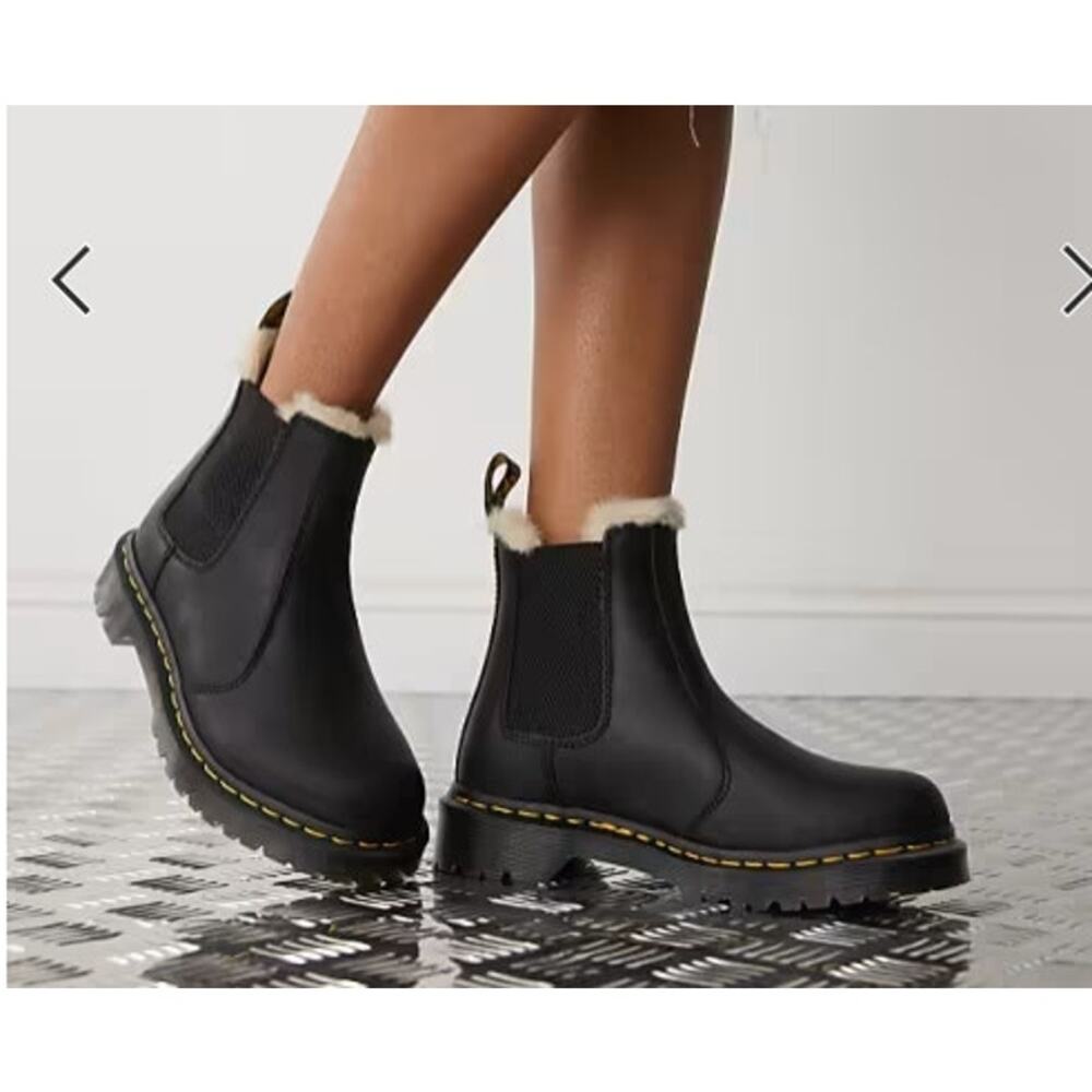 Doc Dr. Martens 2976 Leonore Black Burnished Wyoming Fur Lined Chelsea Boot 7‎ L
